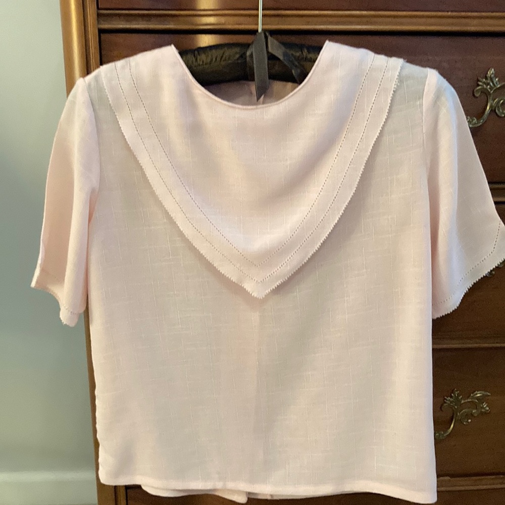 Petite pink shirt sleeve blouse. Anna Kriste.
